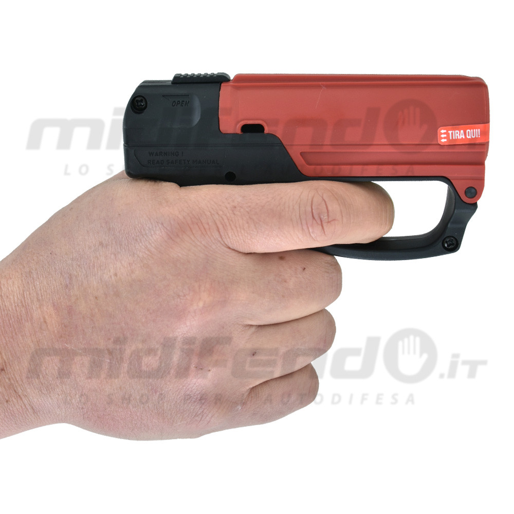 Pistola spray al peperoncino Umarex Walther PGS nera e rossa impugnata da una mano, dispositivo autodifesa compatto